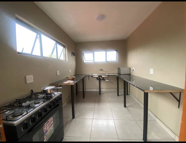 34 BEDROOM HOUSE FOR SALE IN BEDWORTH PARK